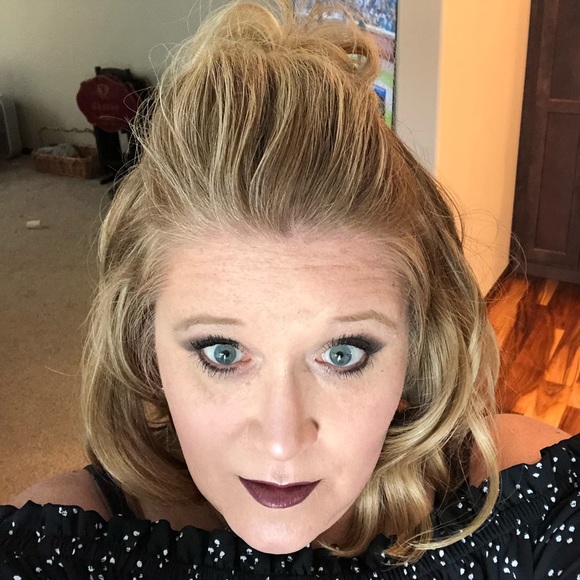 Meet your Posher, Jenni - Picture 1 of 1